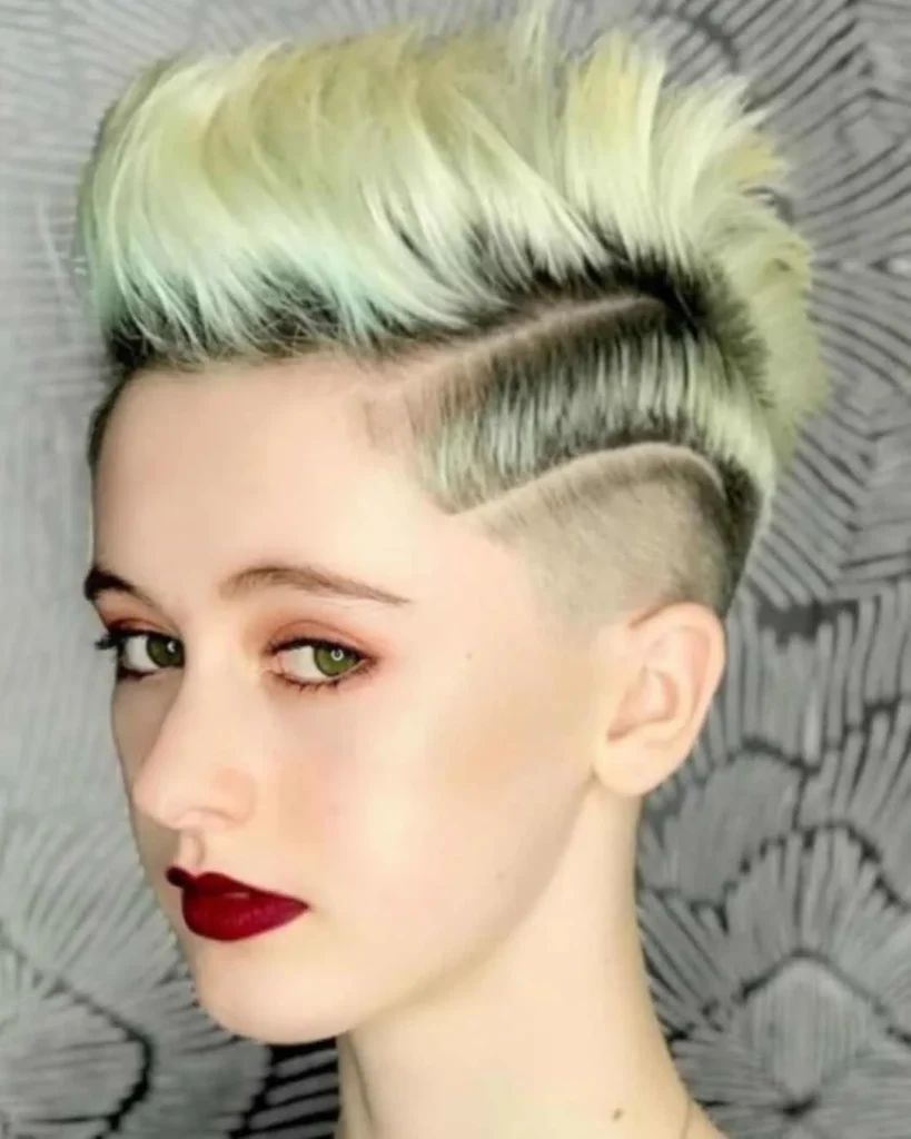 Pixie-Haarschnitt mit Fade für dichtes Haar