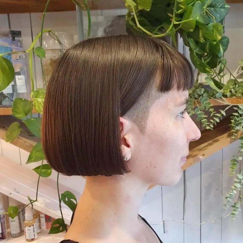 Rasierter Undercut-Bob