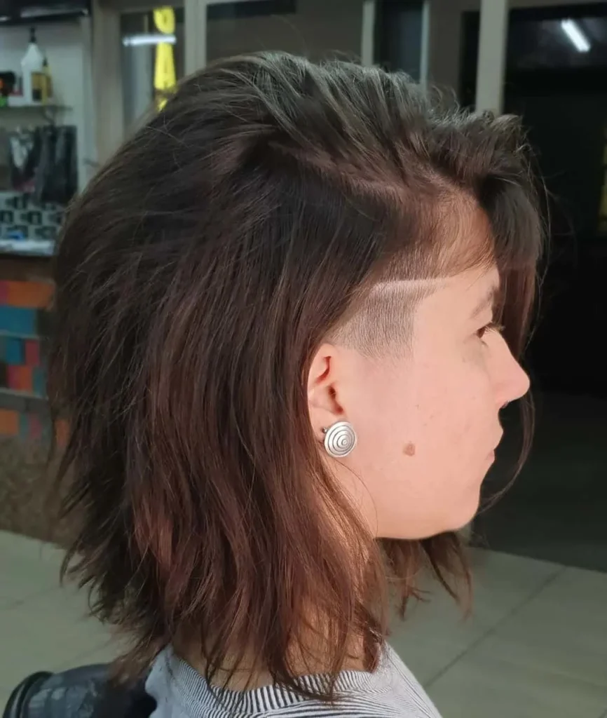 Schulterlanger Undercut-Bob