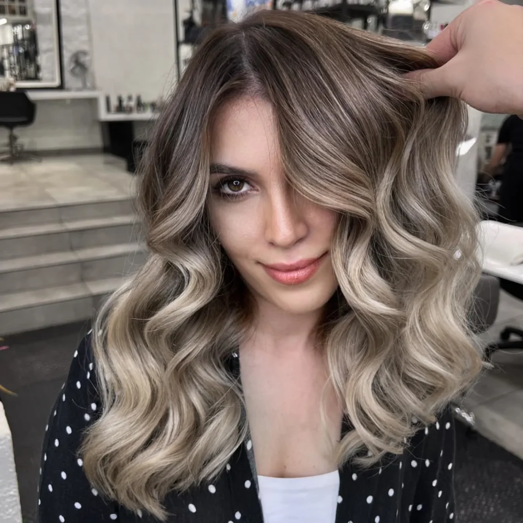 Asch-braun und Blond Balayage