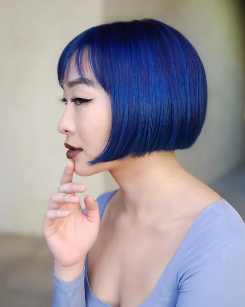 Blauer Bob mit Pony