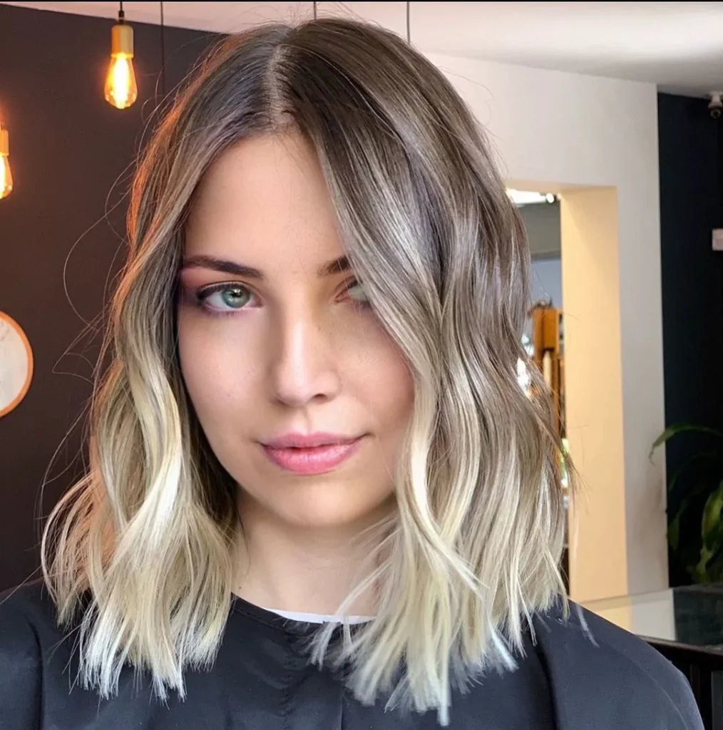 Langer Bob mit Platin-Balayage