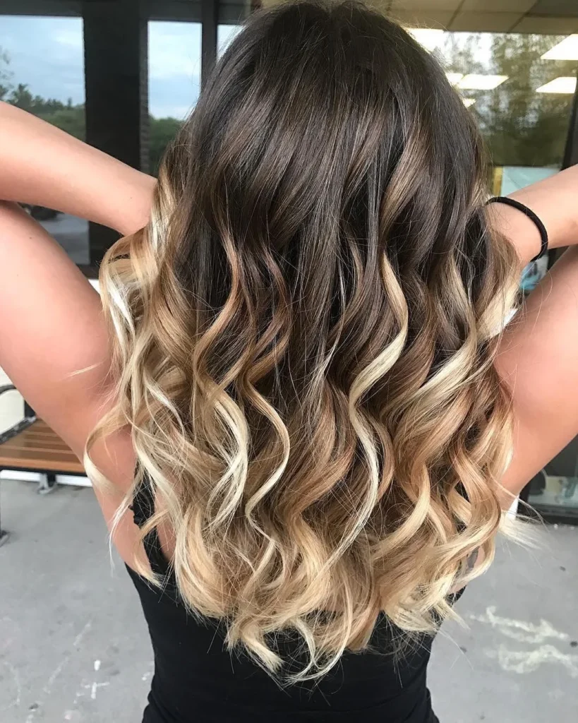 Braunes Haar mit blondem Ombre