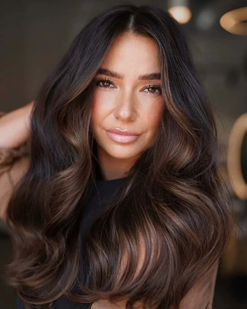 Brünettes Haar mit Karamell-Balayage