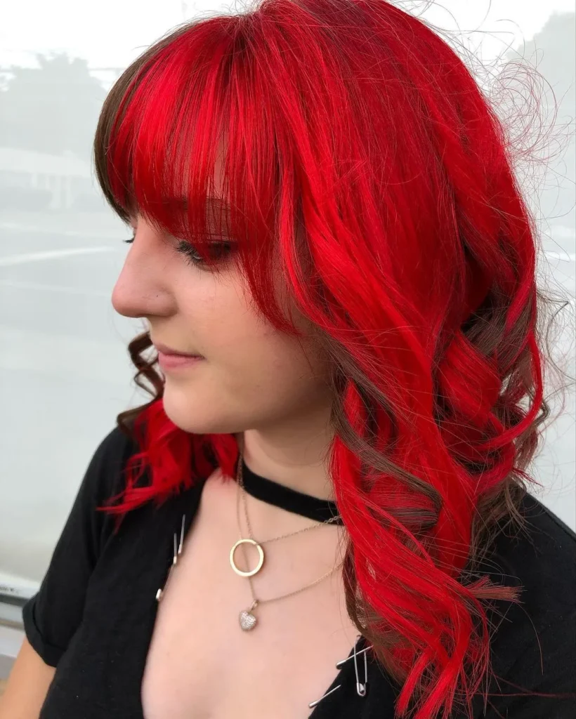 Leuchtend rotes und braunes Haar