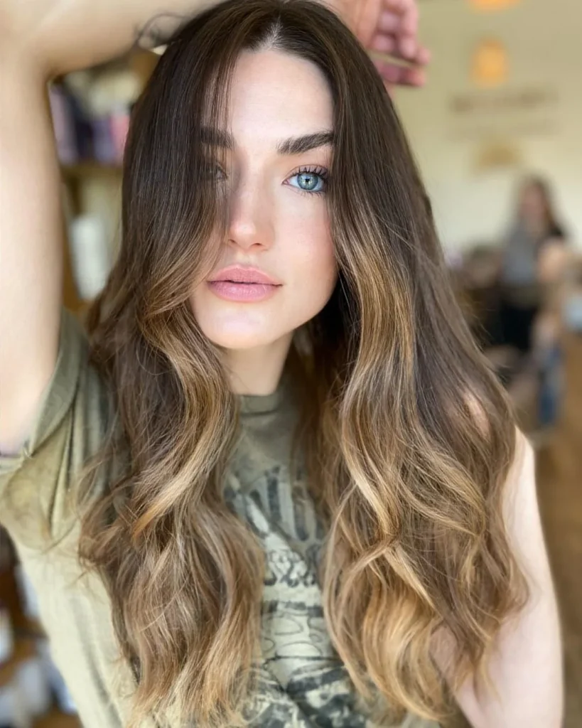 Mittelbraun mit blondem Balayage