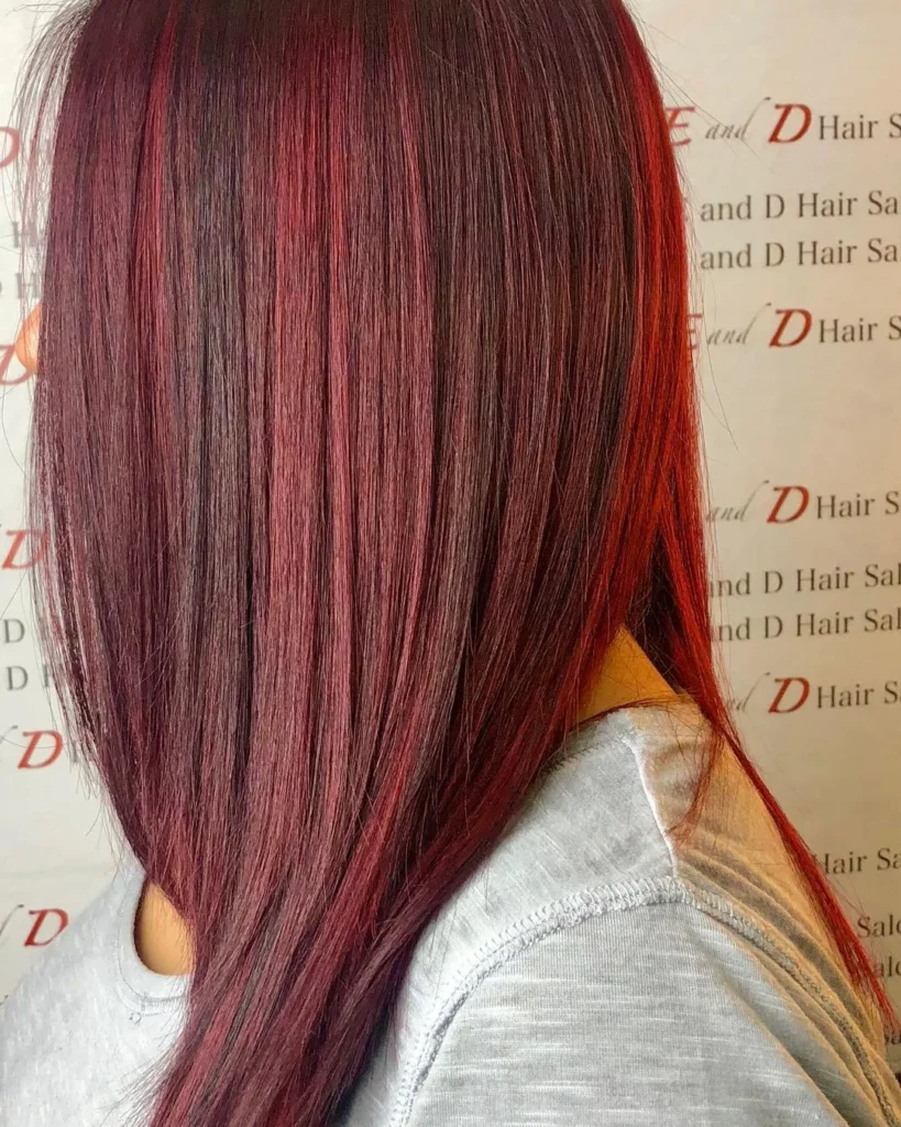 Rotes und braunes Haar vermischt