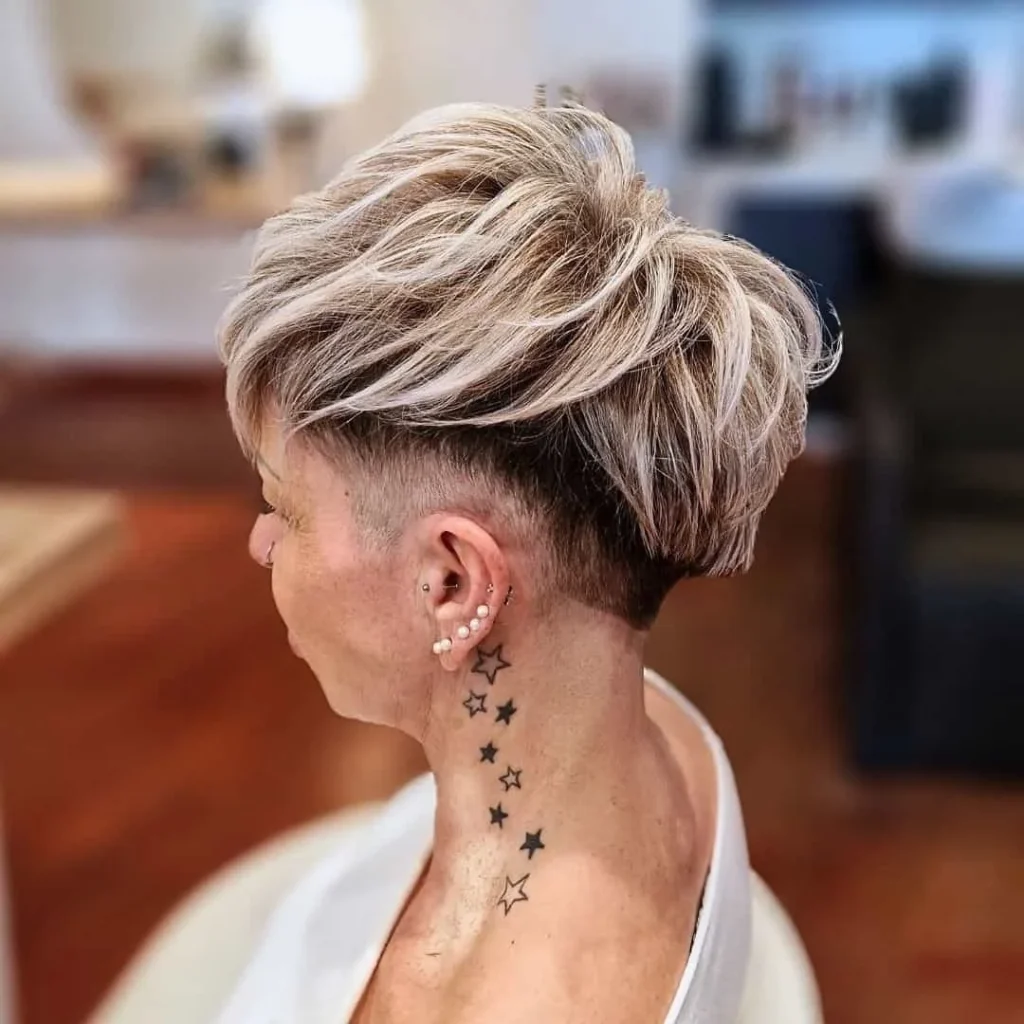 Stacheliger Pixie mit Undercut