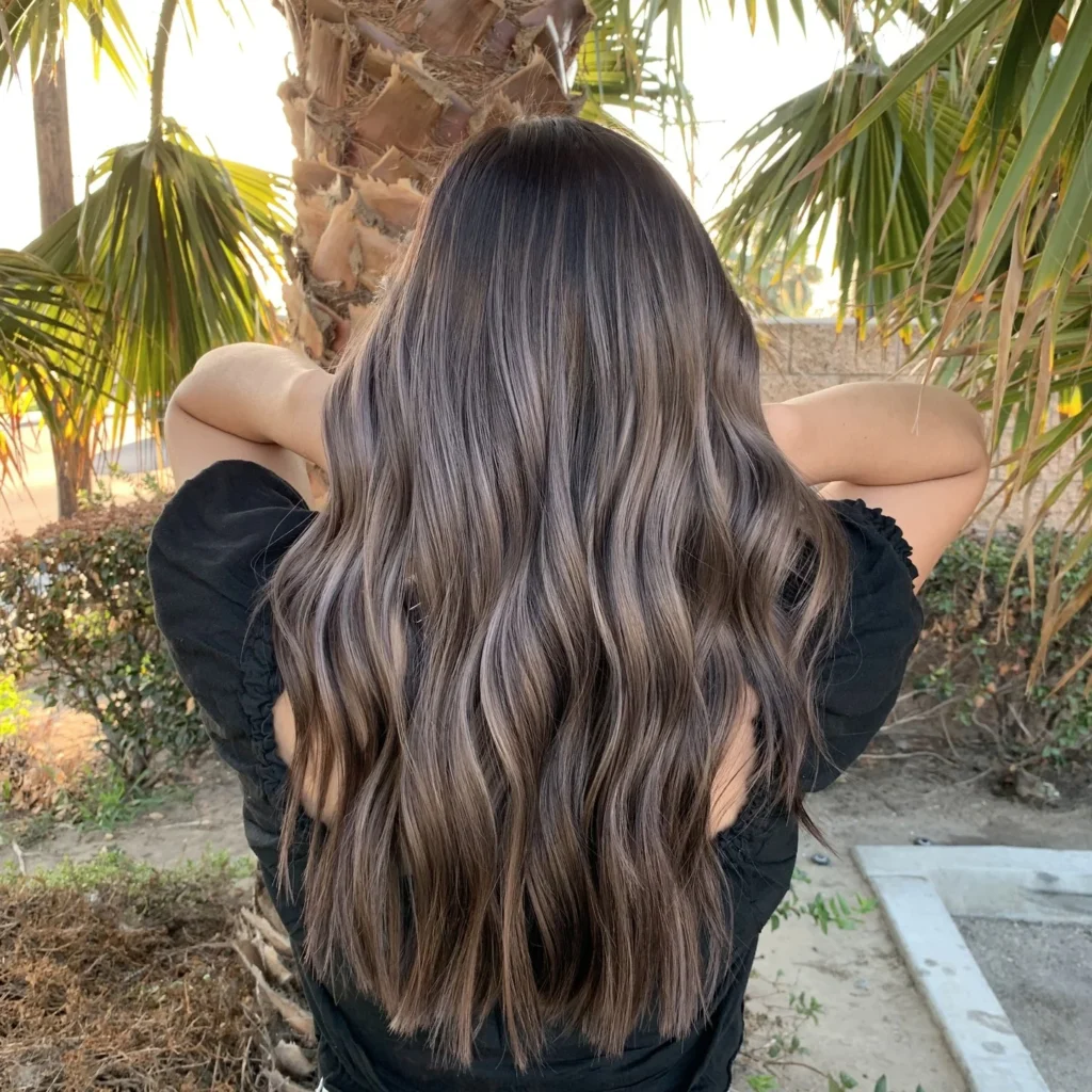 Asche-Mittelbraun Balayage