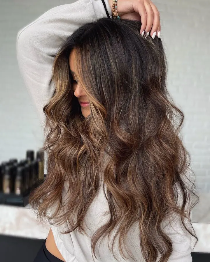 Aufhellendes Brünett-Balayage