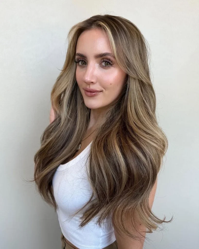 Beige-Brünett Balayage