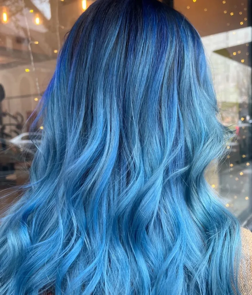 Blaues Balayage