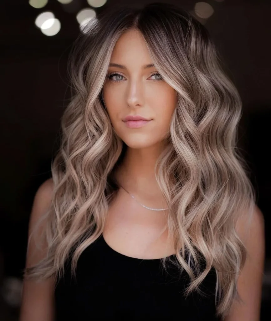  Braunes Haar mit beigem Balayage