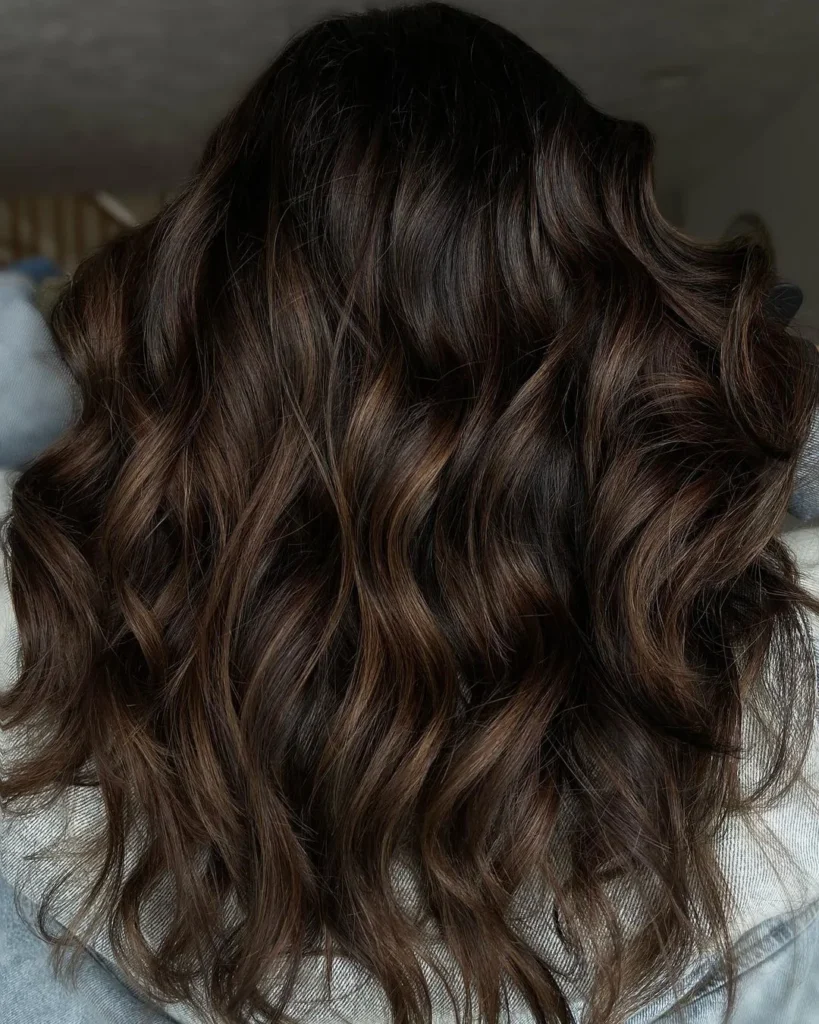 Dunkel brünettes Balayage-Haar