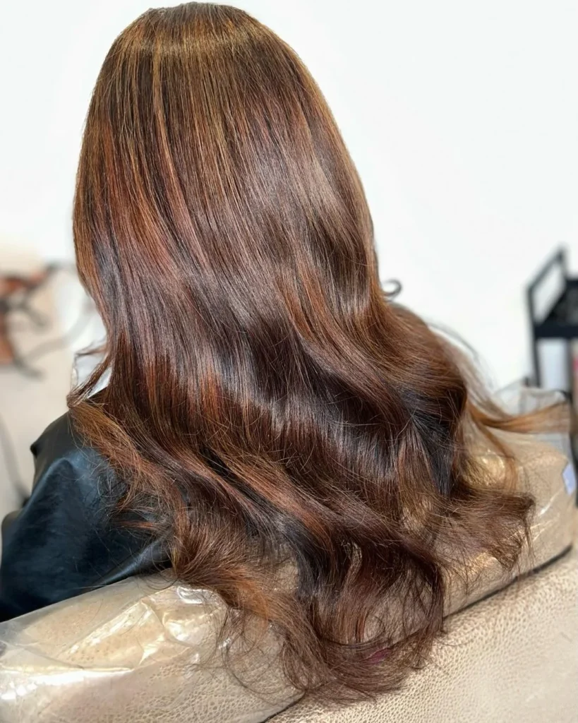  Dunkelbraun mit Babylights-Balayage