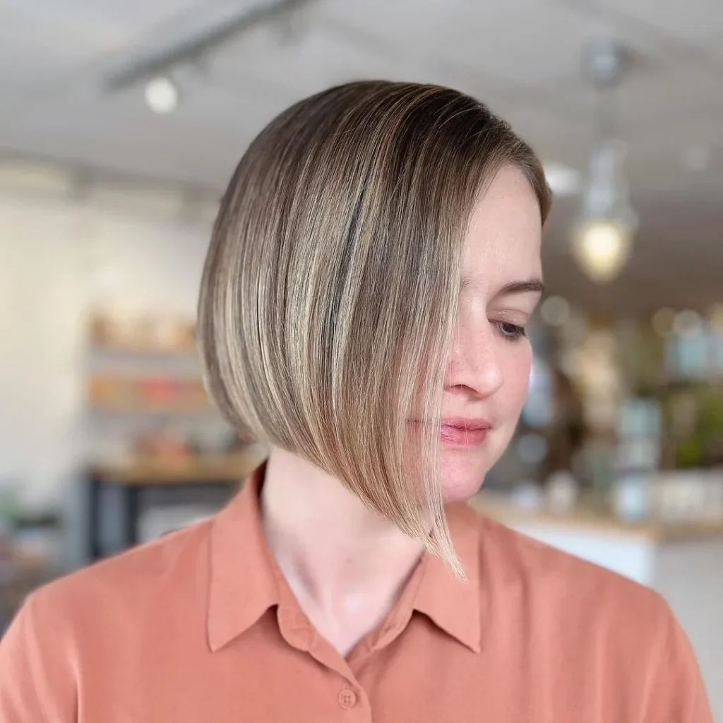 Feines Haar: Asymmetrischer Bob