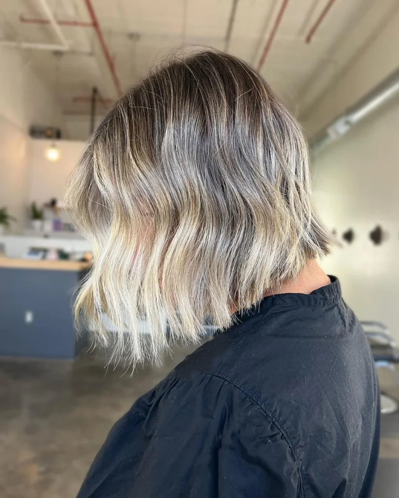 Gelockter Bob: Blondes Balayage