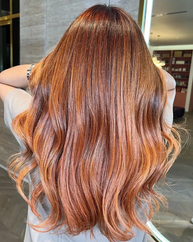  Kupfer-Rosa Balayage auf rotbraunem Haar