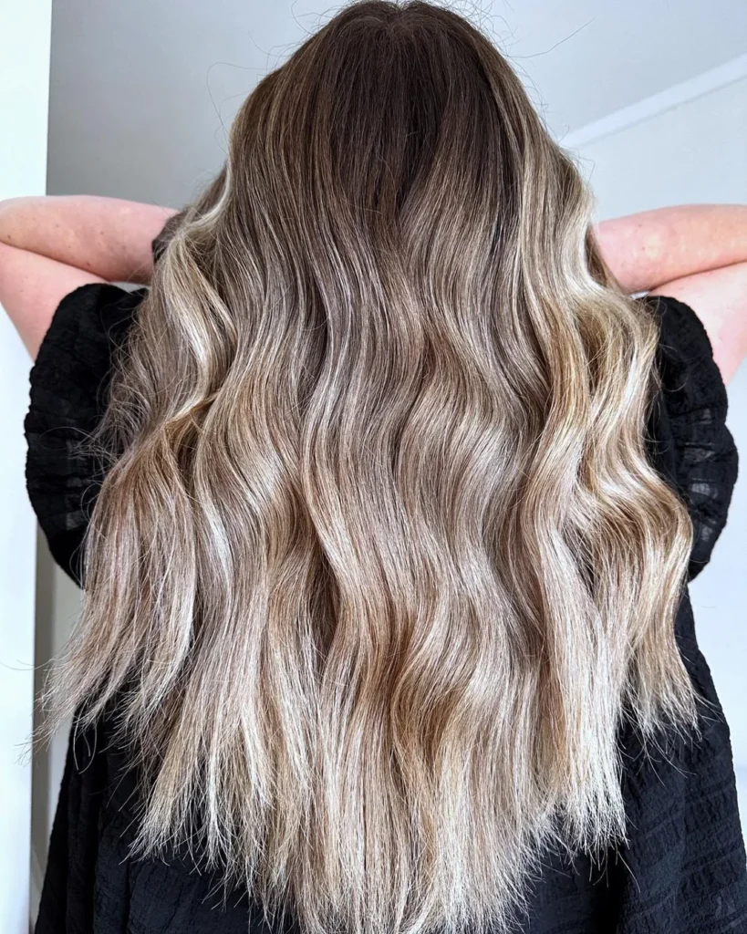 Leinen-blonde Highlights auf braunem Haar