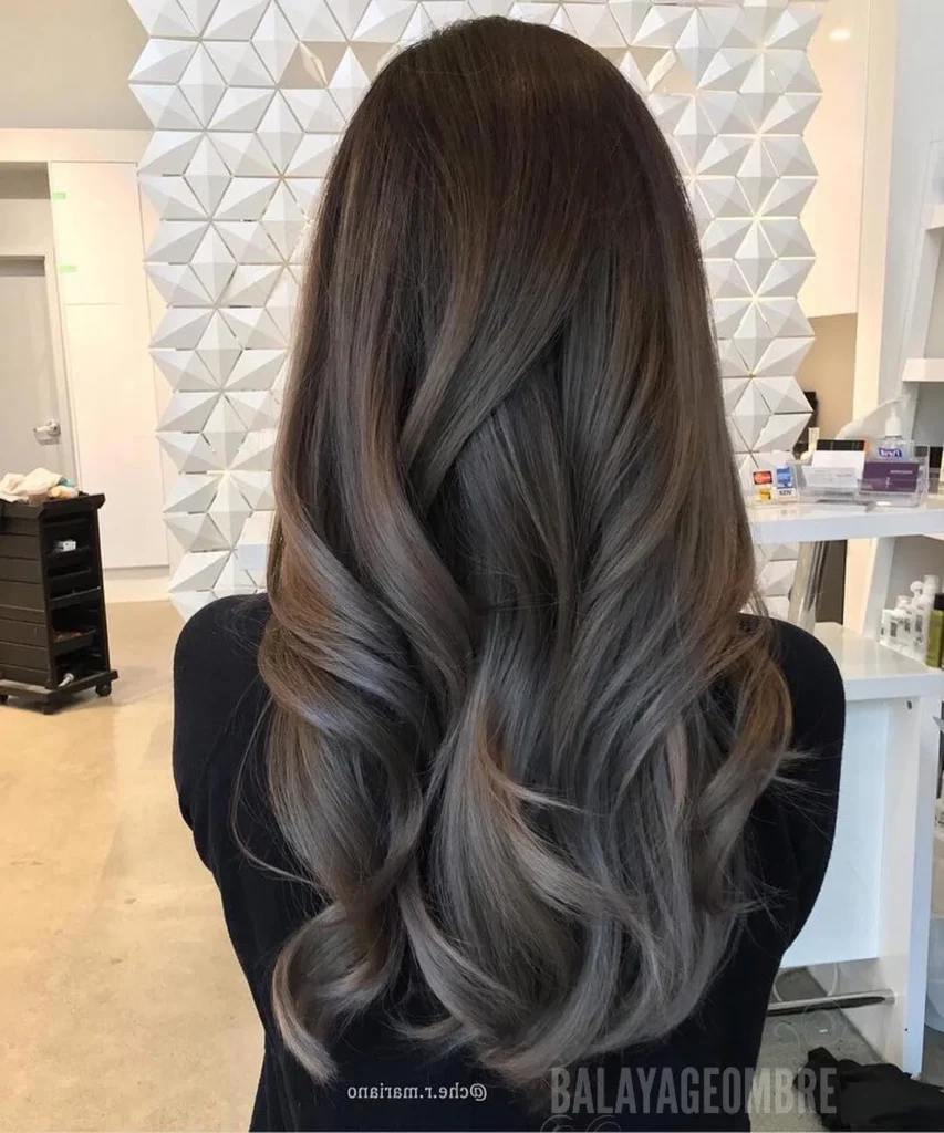 Rauchiges Asch-braun Balayage