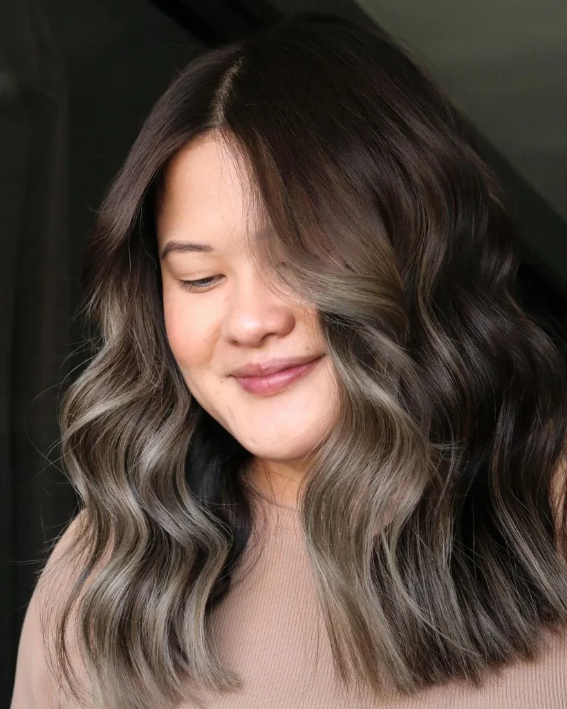 Sanftes Aschbraun-Brünett Balayage