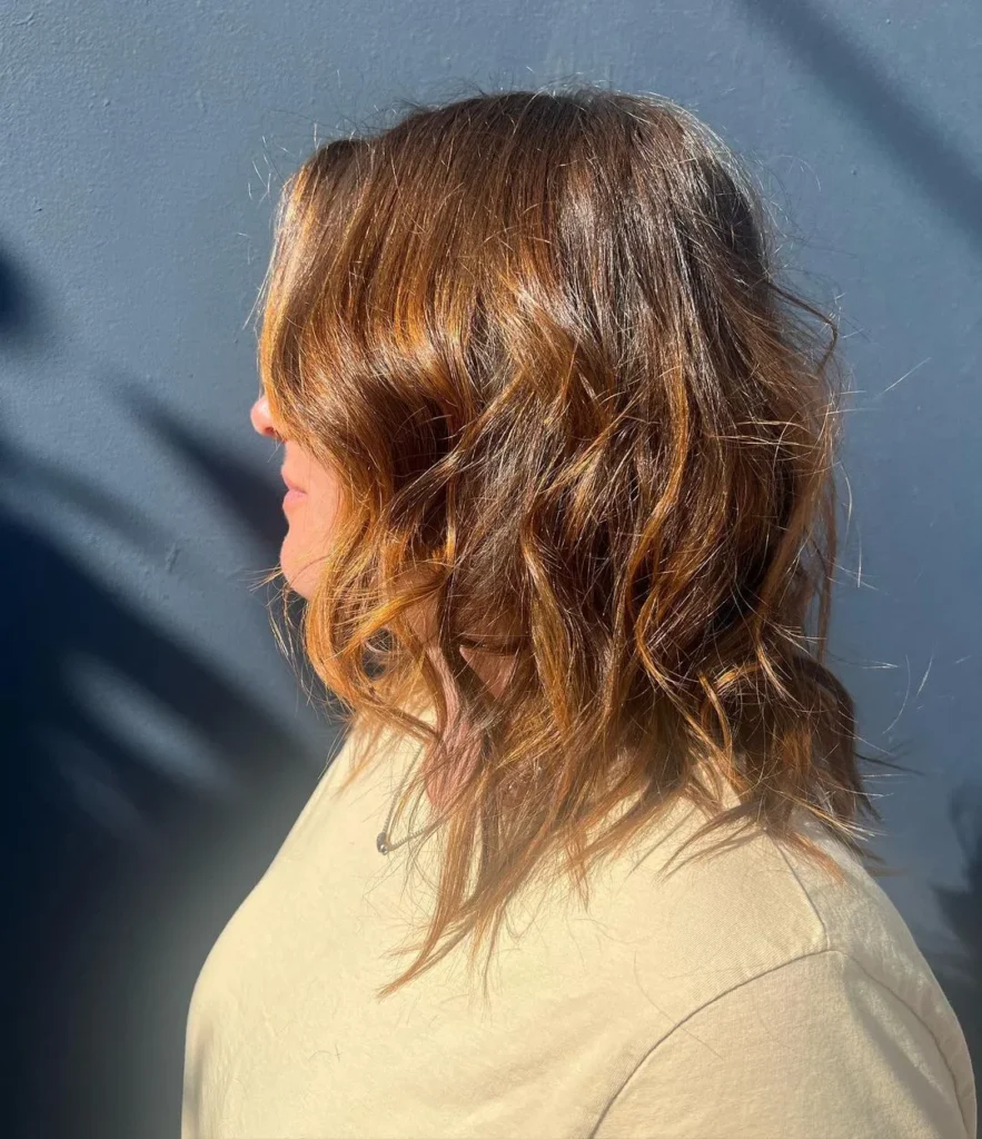 Spitze Stufen und Ginger-Balayage