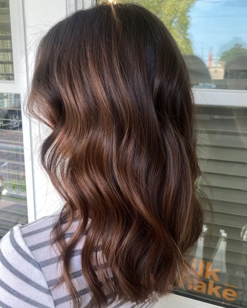 Warmes Dunkelbraun-Balayage