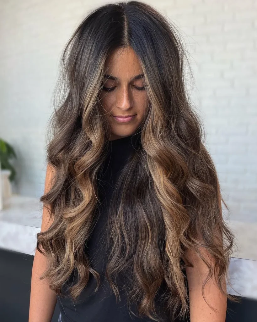 Weiches brünettes Balayage-Haar