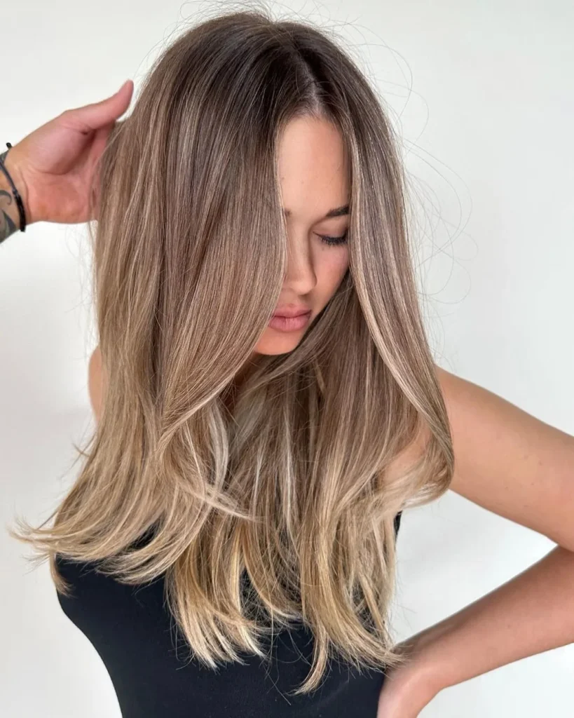 Blonde Highlights auf dunklem Haar