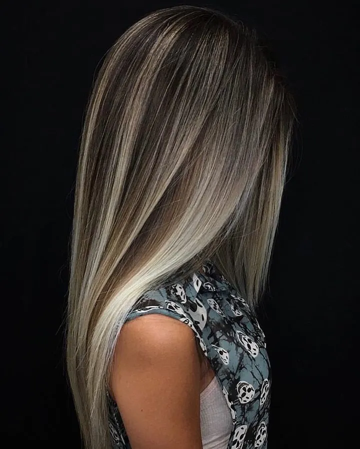  Blonde Highlights auf glattem Haar