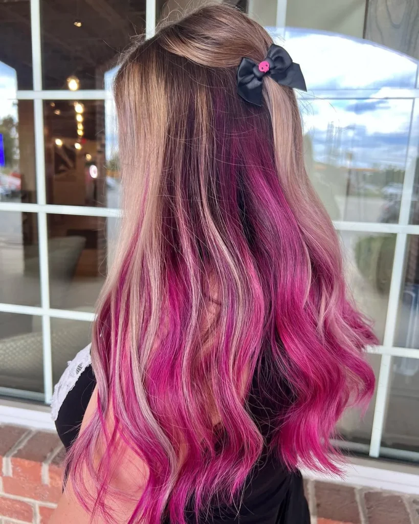  Blondes Haar mit Rosa-Magenta-Ombre