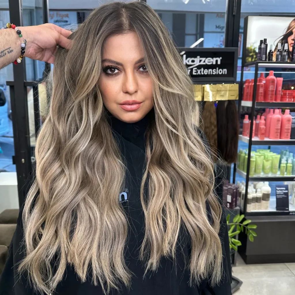 Honigblonde Highlights auf dunklem Haar