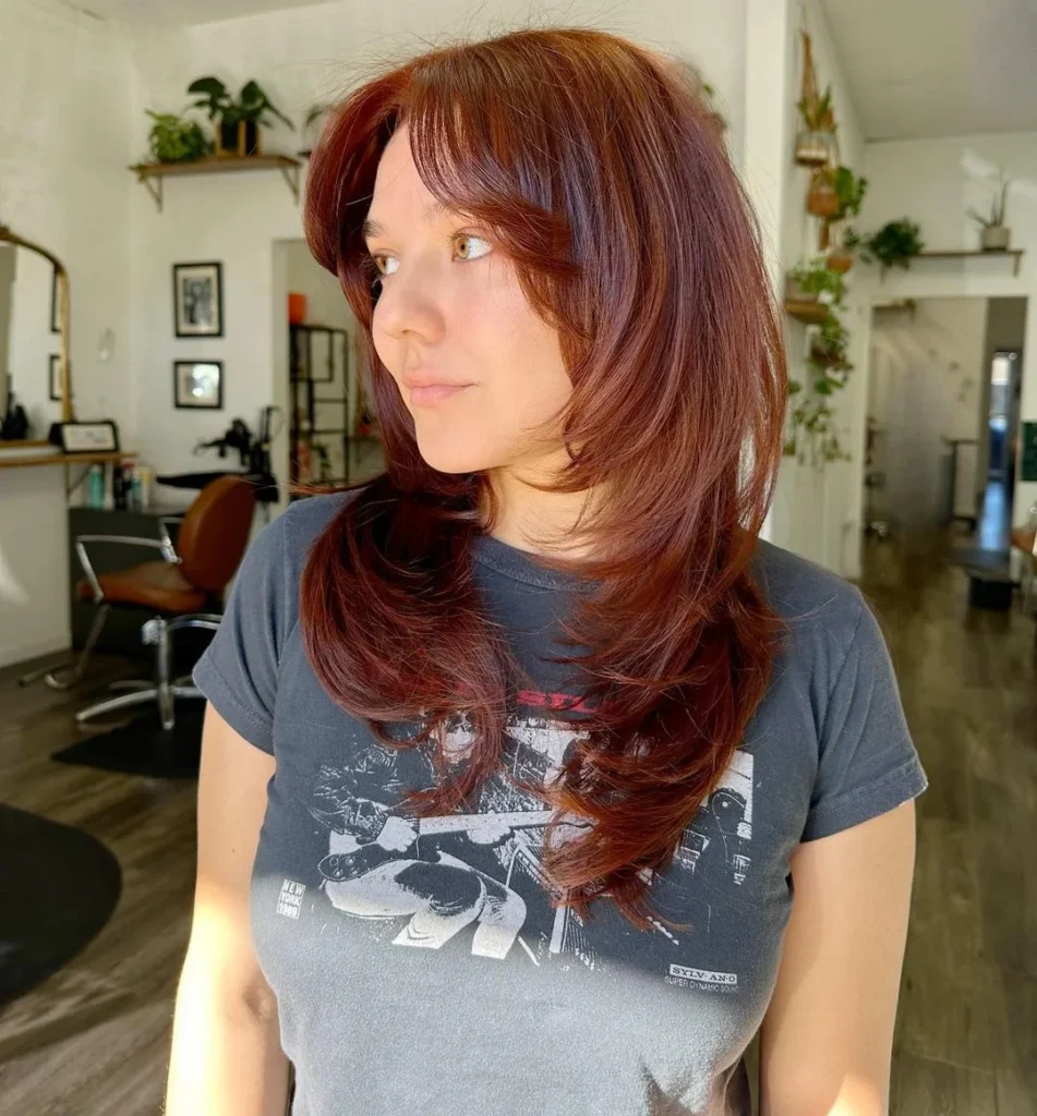 Kupferrote Haarfarbe & Stufenschnitt