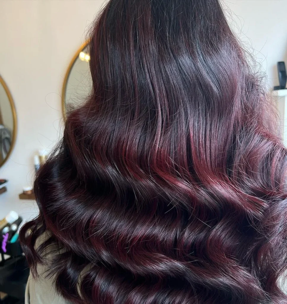  Lebhaftes Kirsch-Balayage