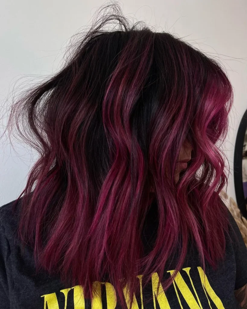 Magenta Mittellanges Haar