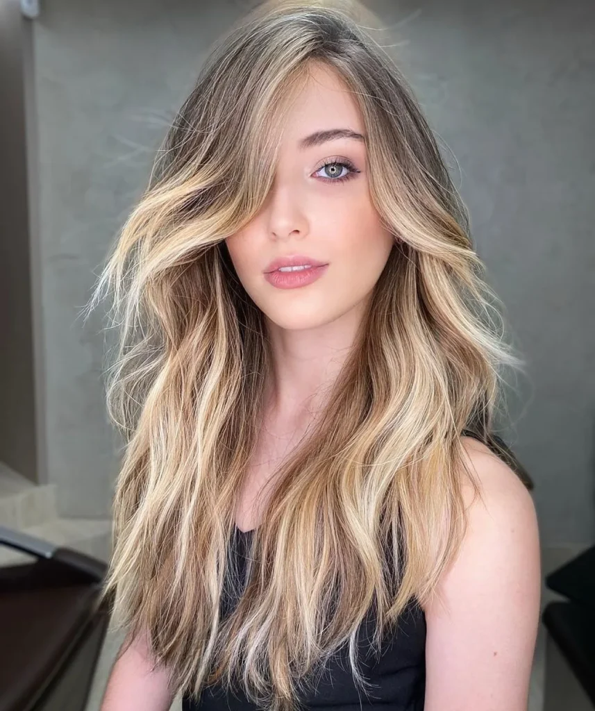 Naturblondes Haar mit blonden Highlights und Lowlights