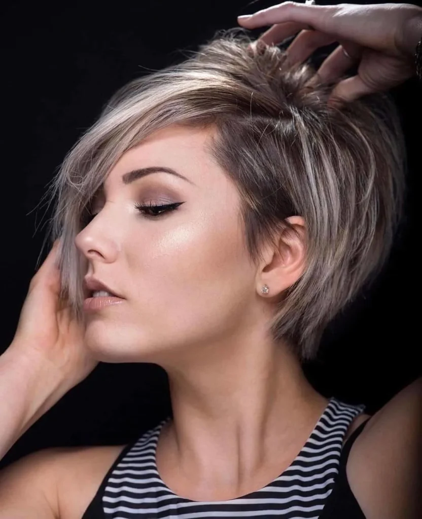  Pixie-Bob-Haarschnitt mit Seitenpony