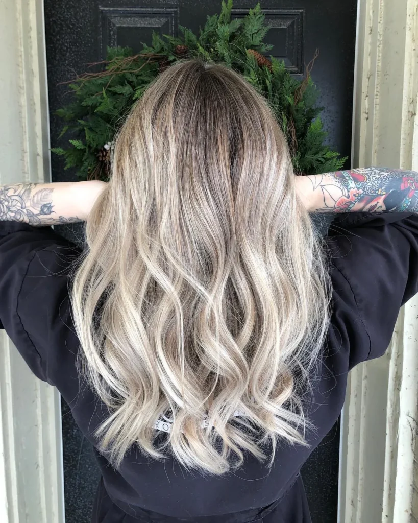 Sombre Platinblond mit Ansatzschmelze