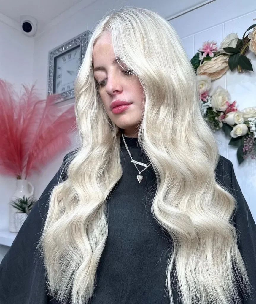 Superlanges platinblondes Haar