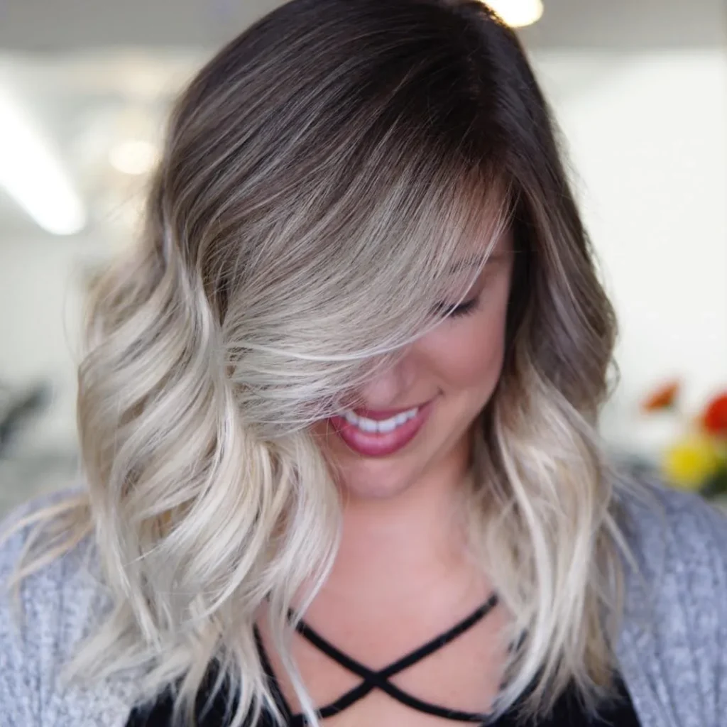 Schattenwurzel-Blond Balayage Mit Wellen