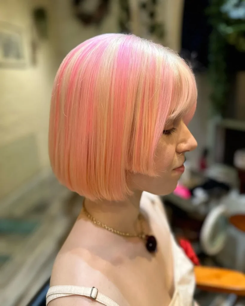  Blondes Haar, Rosa Strähnchen & Hime Cut