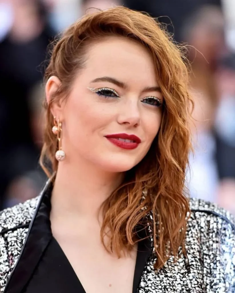 Emma Stone – Strandwellen Im Wet-Look