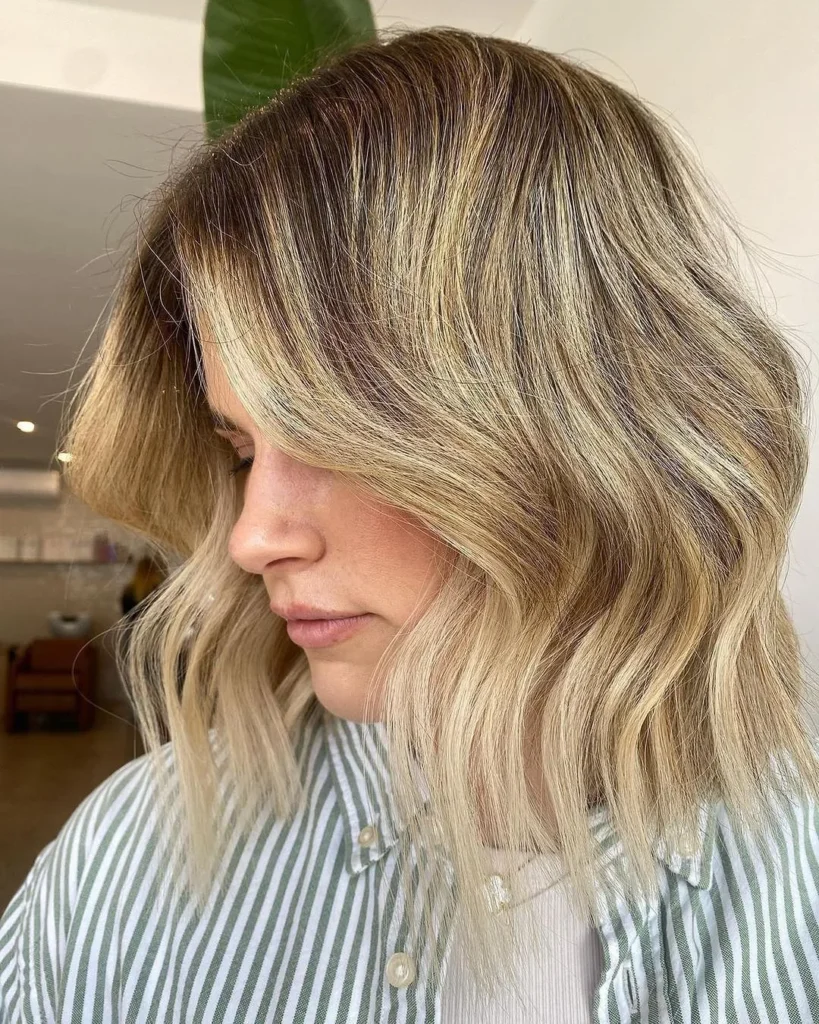 Blonder Gewellter Lob